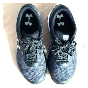 New under armour 7.5 running shoes